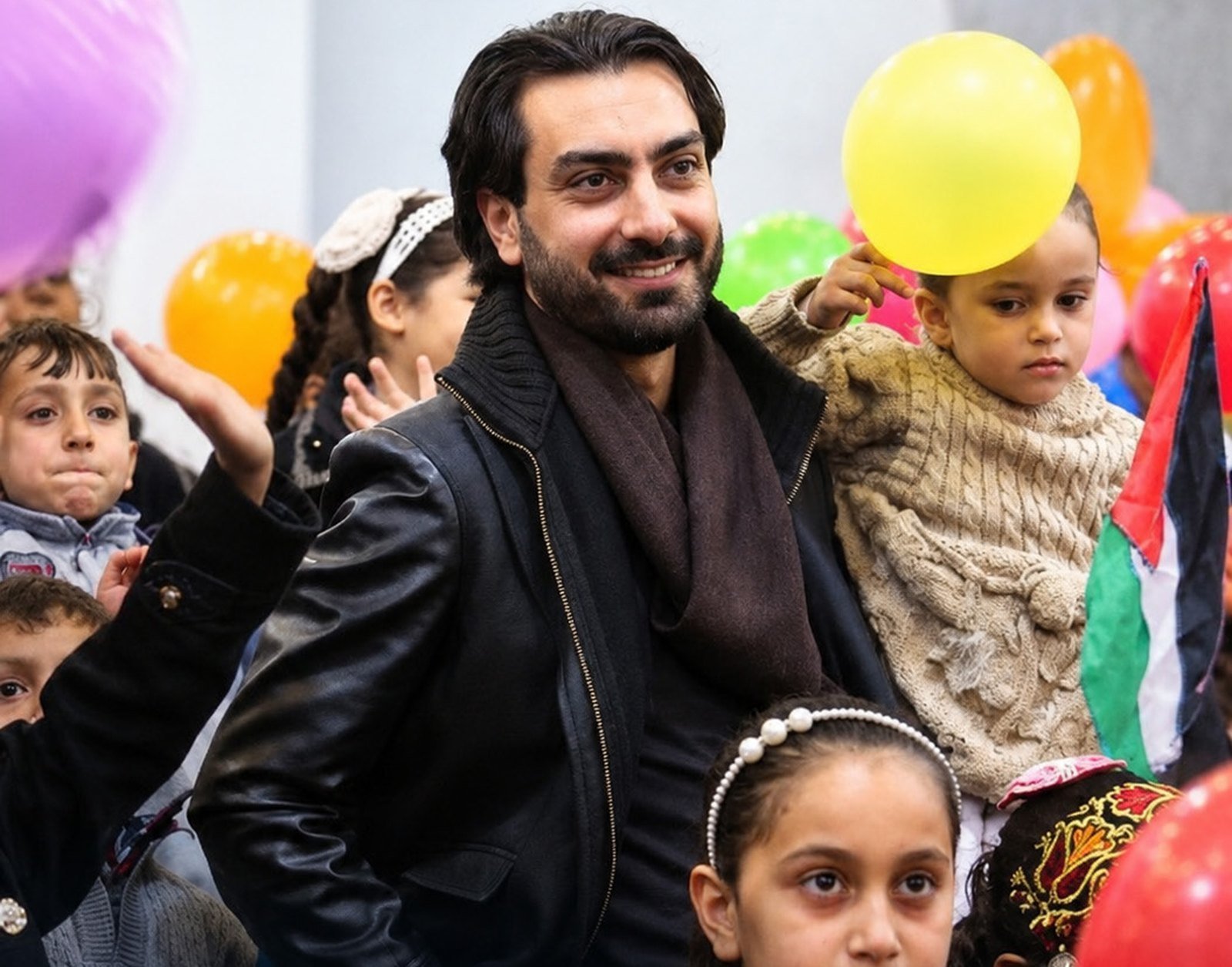 مع أطفال غزة — فرحٌ صغير وسط ركام كبير